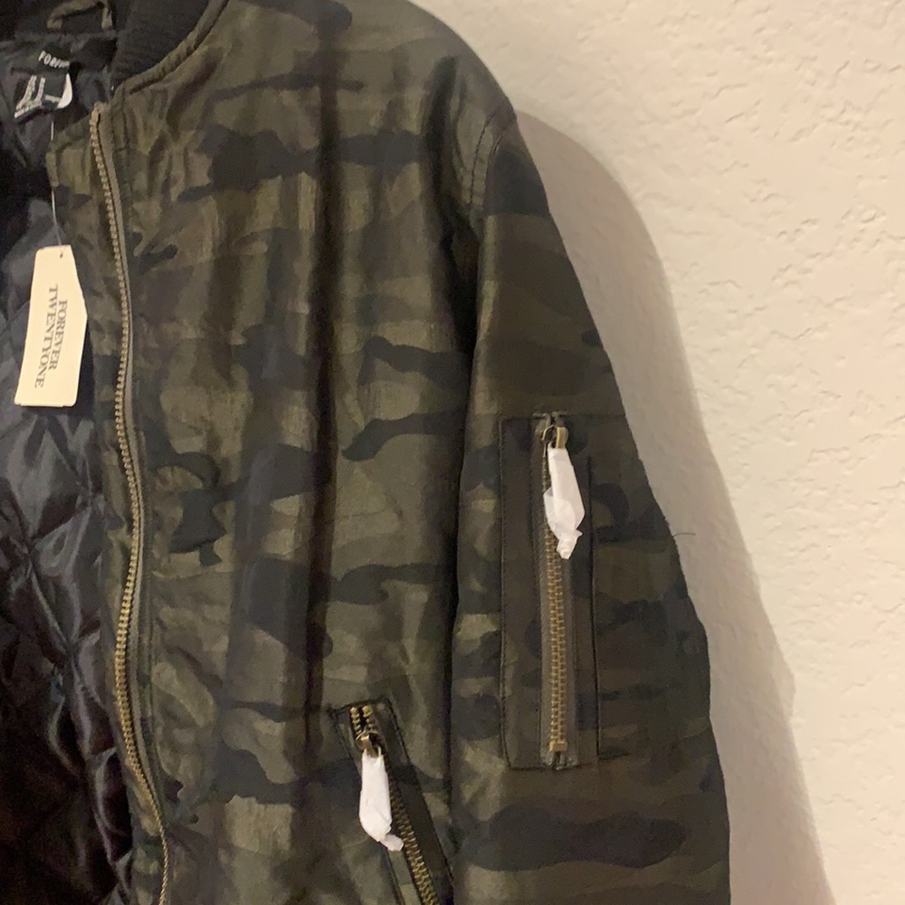 NWT Forever 21 Camo Metallic Bomber Jacket - Picture 4 of 10